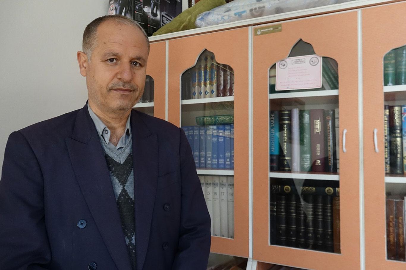 Camilerden tabure ve sandalyelerin kaldırılması kararına destekler büyüyor Camilerden tabure ve sandalyelerin kaldırılması kararına destekler büyüyor